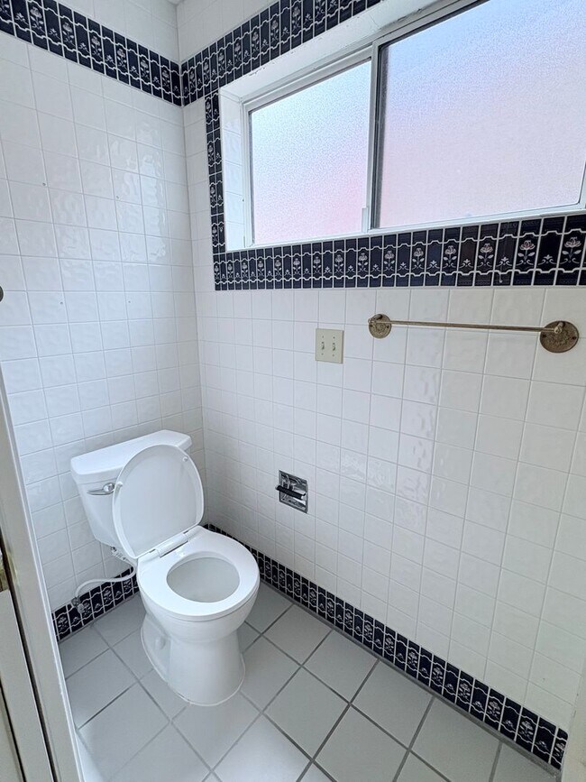 Building Photo - Spacious 2bd/2bath + Den home in gorgeous community (there's a lake!)