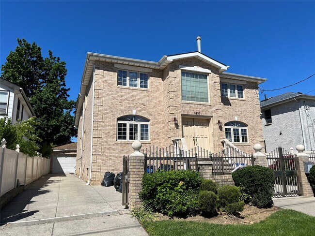 Building Photo - 64-8 Cloverdale Blvd
