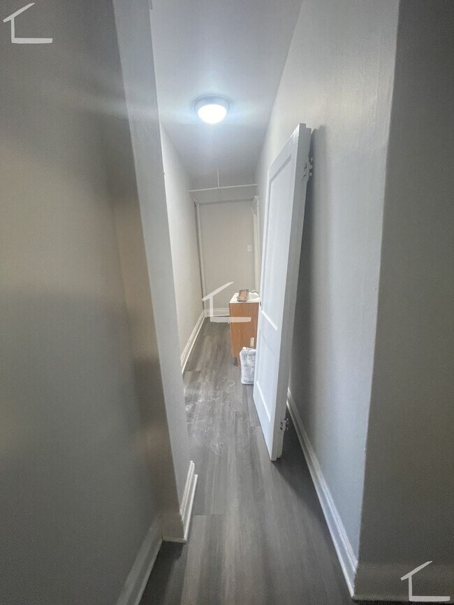 Building Photo - $2,195 | 1 Bedroom | 1 Bathroom | Available Now