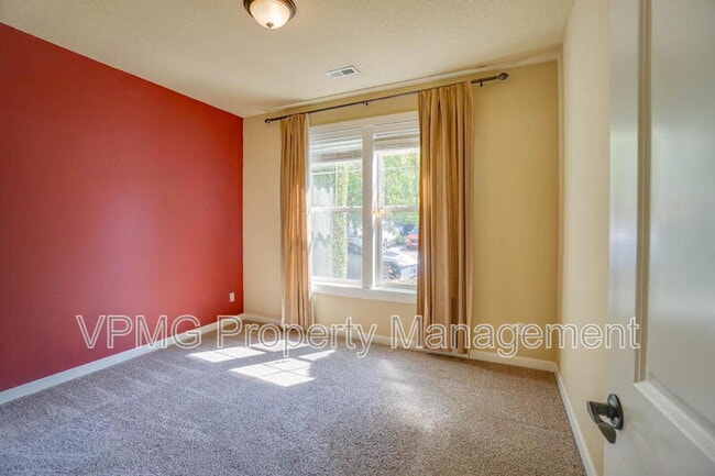 Building Photo - 7002 NE 56th St