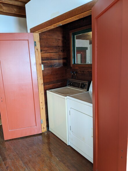 Washer and Dryer in third floor bathroom - 11 Spruce St