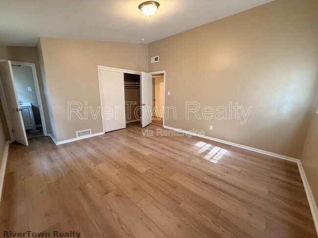 Building Photo - 4825 Bridgedale Ave