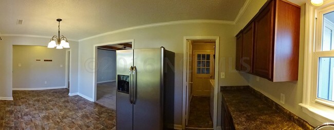 Building Photo - 602 Plaza Dr