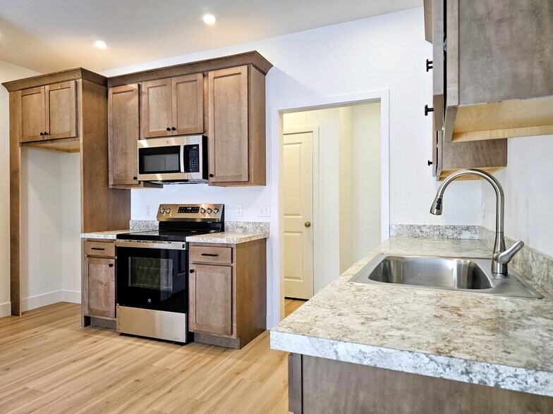 Building Photo - 398 Hensley St