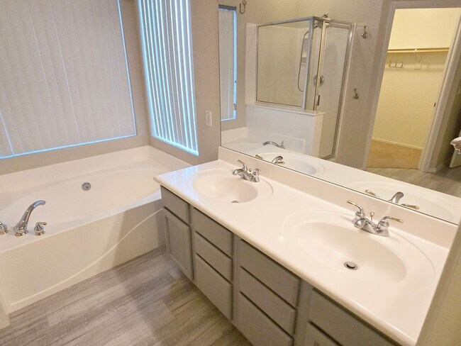 Building Photo - 5-bedroom in the heart of Gilbert