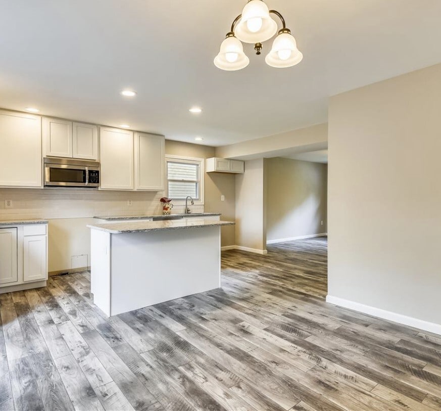 Building Photo - 647 Saltzman Rd