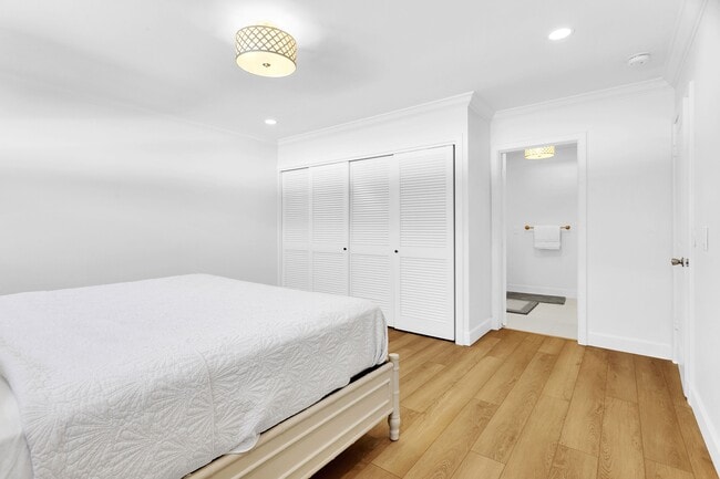 Building Photo - 211 Miraflores Dr