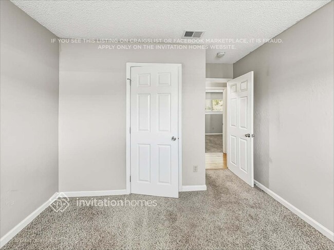 Building Photo - 1658 Ashwood Dr
