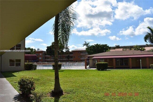 Building Photo - 11855 NE 19th Dr