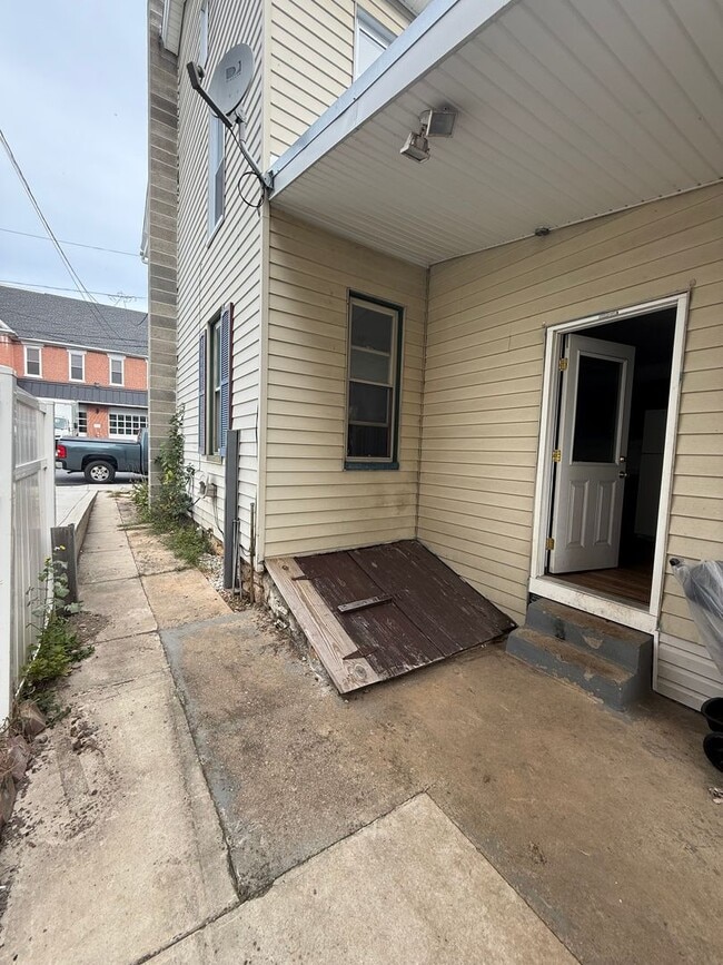 Building Photo - 2 bedroom with a bonus room! Newville PA!