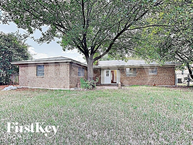 Building Photo - 2405 Laredo Ct