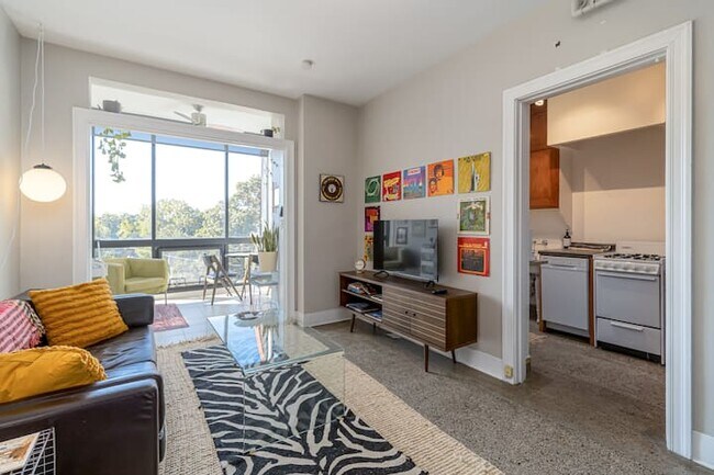 LR TO SUNROOM - 722 18th St