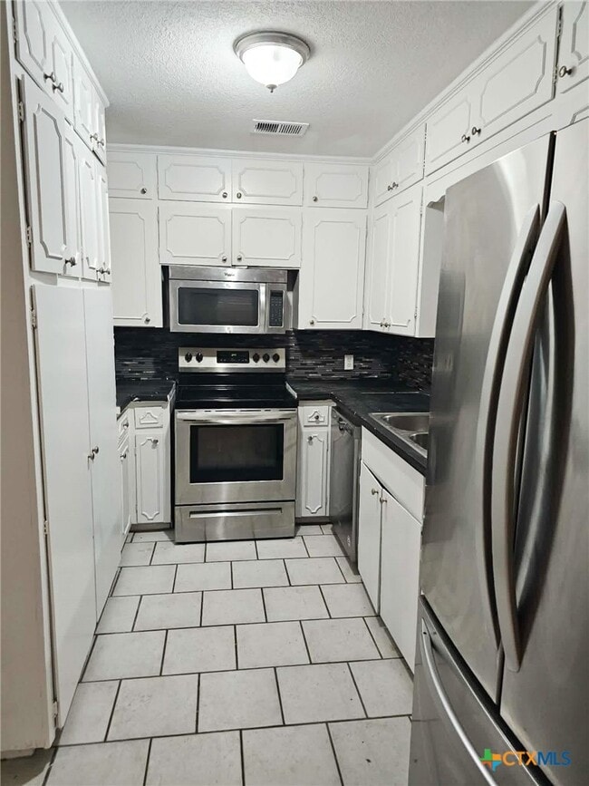 Building Photo - 2506 Bluejay Dr