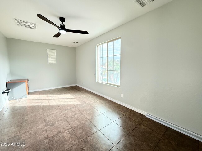 Building Photo - 2472 E Mead Dr