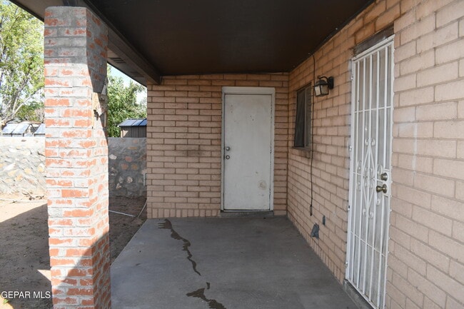 Building Photo - 3545 E Glen Dr
