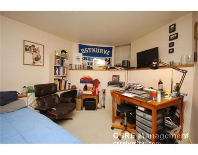 Building Photo - 28 Gainsborough St