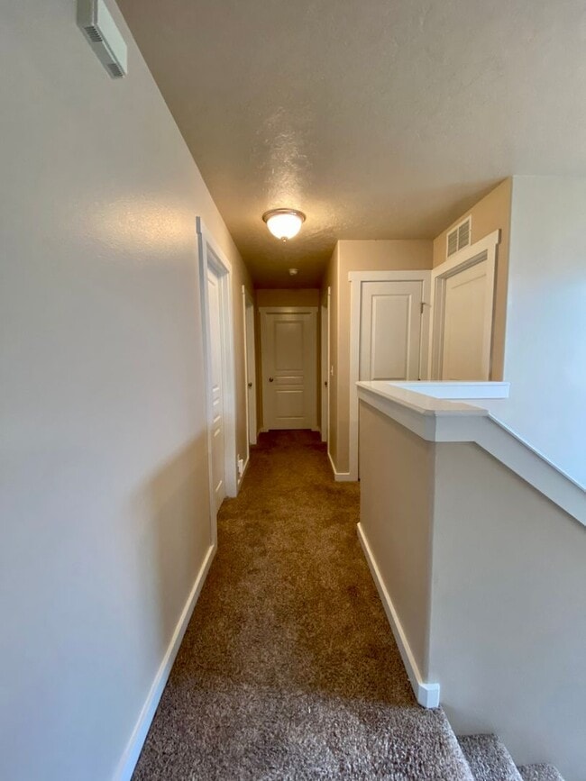 Building Photo - Lovely 4 Bedroom (+ Large bonus room) in B...