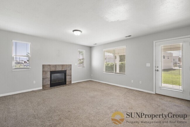 Building Photo - 5458 S 4250 W