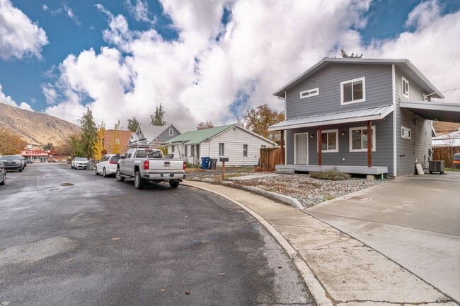 Building Photo - 3 Bedroom, 2 Bathroom Home with Full Finished Basement