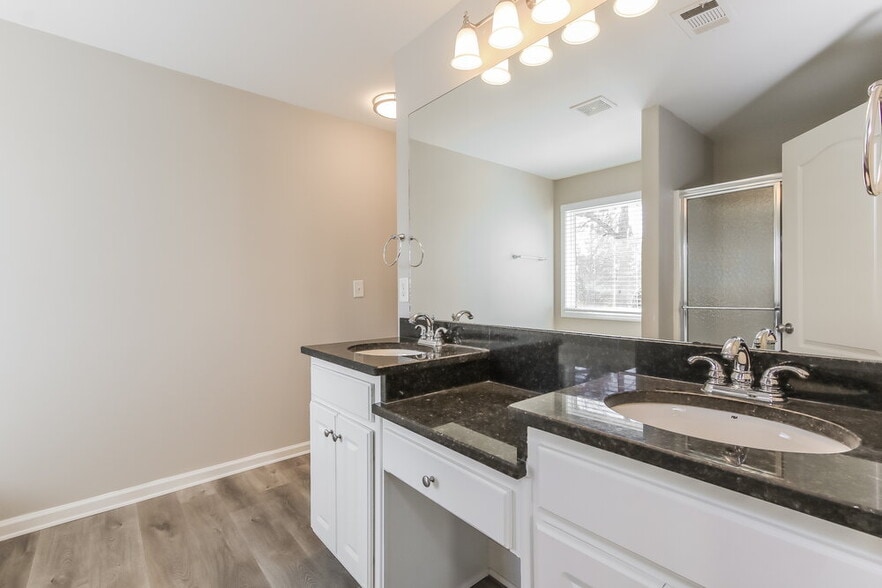 Building Photo - 1990 Lily Valley Dr