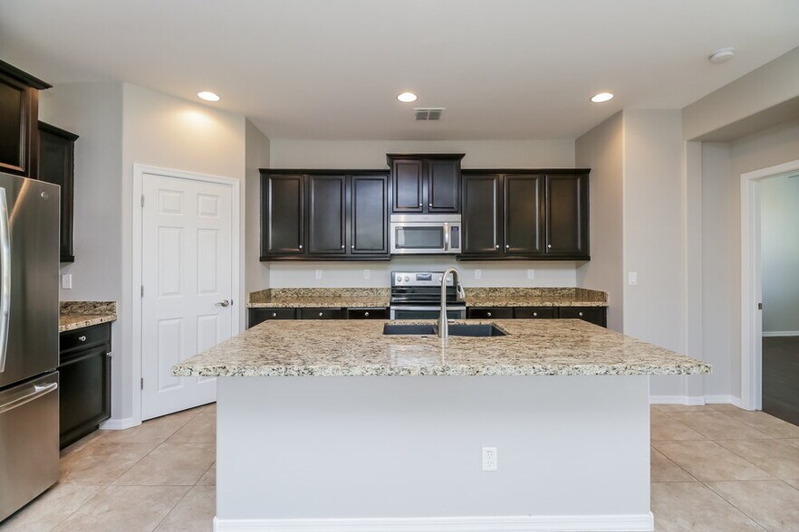 Building Photo - 1642 W Desert Spring Way