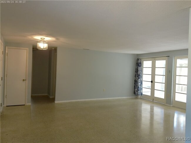 Building Photo - 1080 N Hollywood Cir