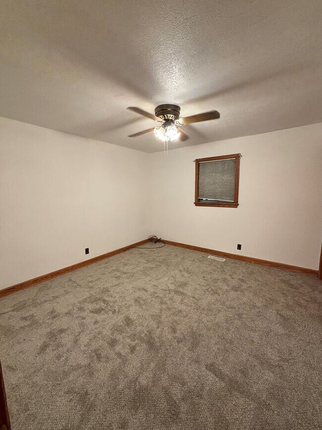 Building Photo - 903 N Audubon Ave