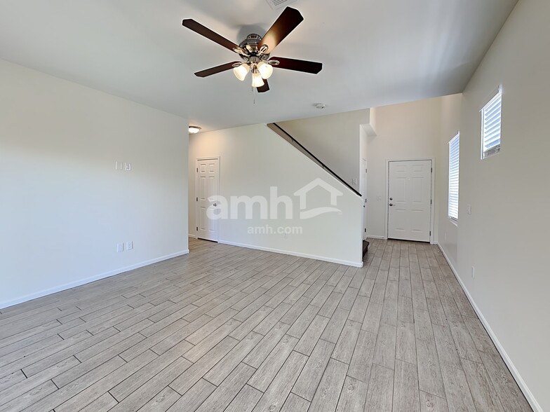 Building Photo - 8745 E Lindner Ave