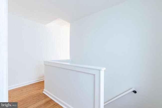 Building Photo - 2726 Edgemont St
