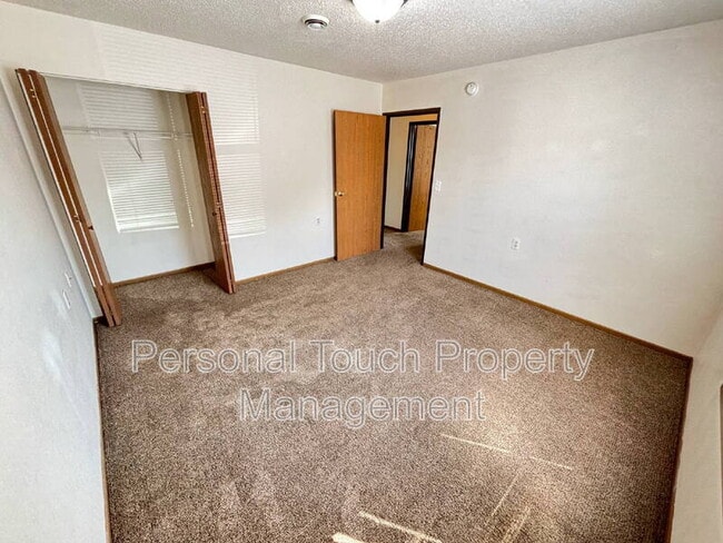 Building Photo - 415 22nd St E