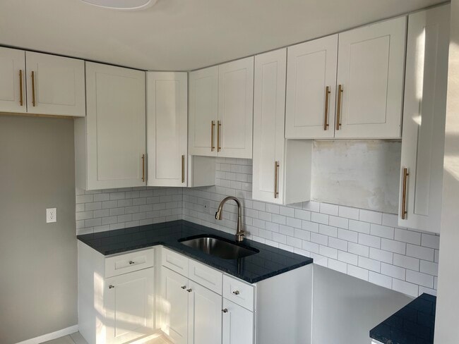 Building Photo - 1913 Boscobel St