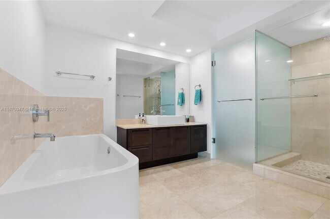Building Photo - 200 Sunny Isles Blvd