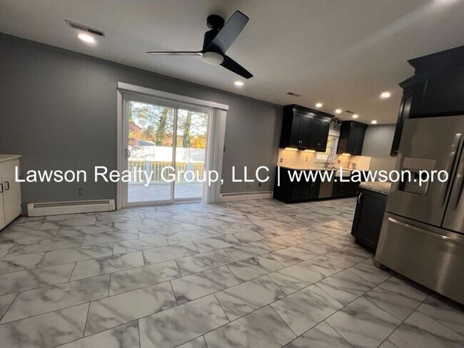 Building Photo - Very Nice & Spacious Home in Hidden Valley Neighborhood - Pet Friendly!