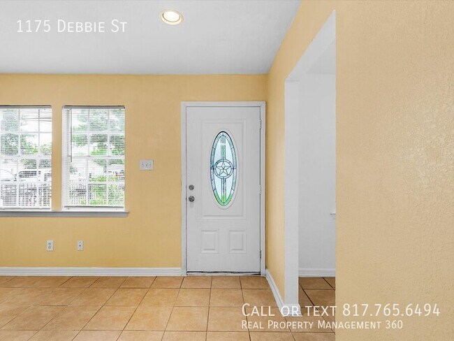 Building Photo - 1175 Debbie Dr