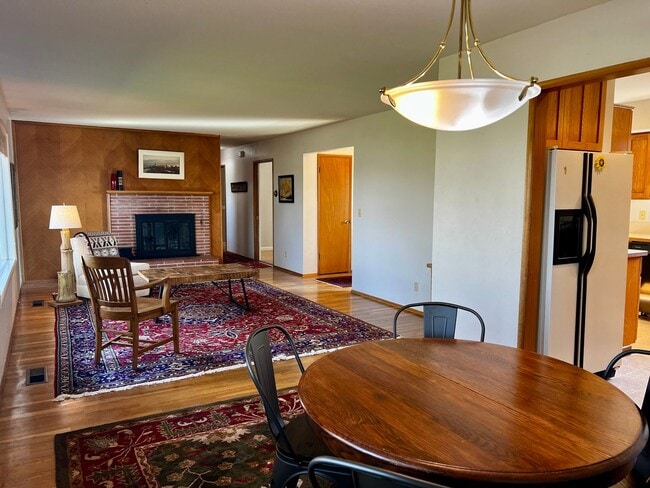 Building Photo - Beautiful North Hill Home Near Vincent Park!