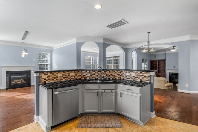 Building Photo - Luxury Living in High Point NC