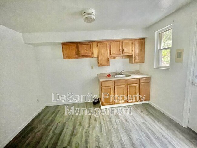 Building Photo - 447 Idlewood Rd