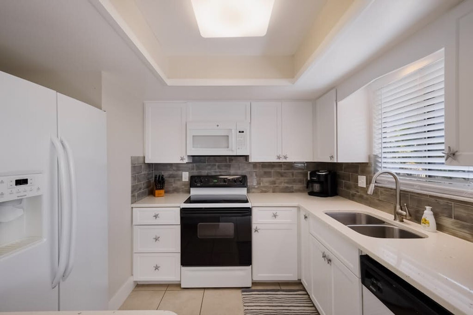 Building Photo - 2515 Avenue B