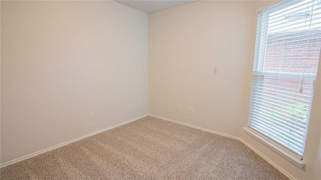Building Photo - Boxwood Drive