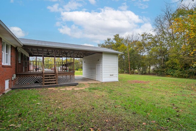 Building Photo - 208 Hillcrest Dr