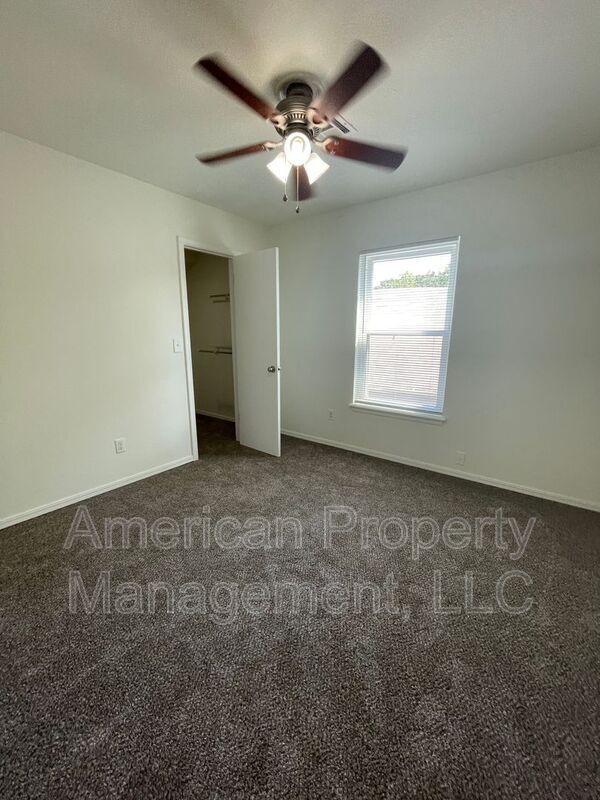 Building Photo - 1704 W 62nd St S