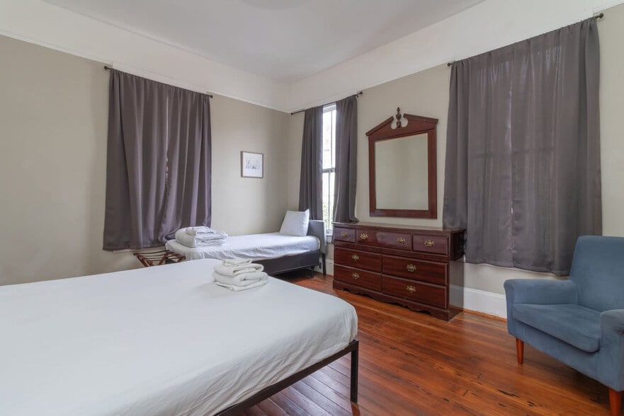 Building Photo - 737 3rd Ave