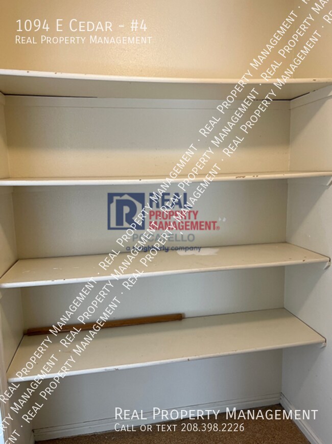 Building Photo - 1094 E Cedar-#4