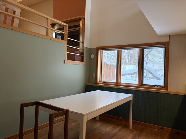 Building Photo - 6526 Bettys Ln