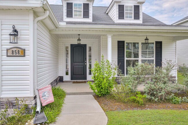 Building Photo - 858 Goodale Dr