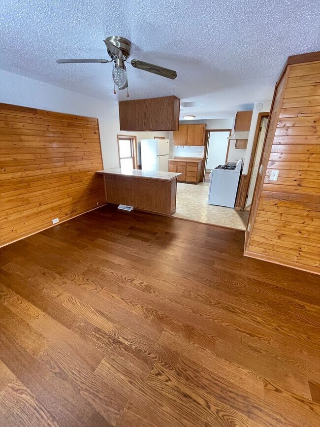 Building Photo - 217 N 25th Ave W