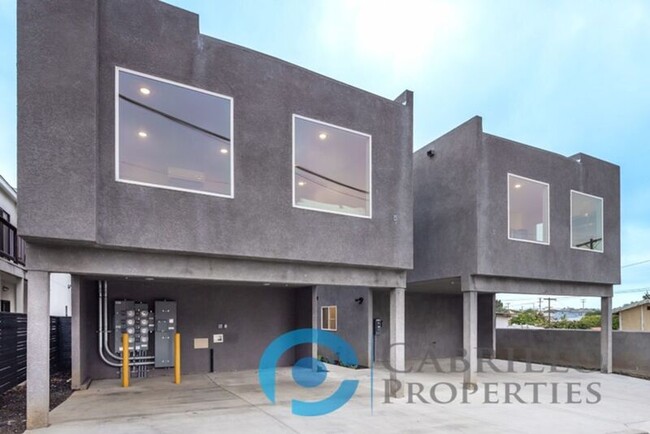 Building Photo - 3077 Martin Ave