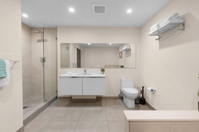 Building Photo - 777 N Ocean Dr