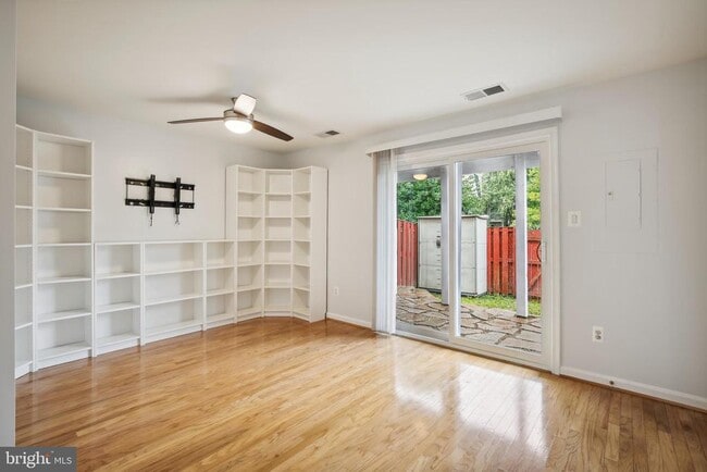 Building Photo - 5502 Sacramento Mews Pl