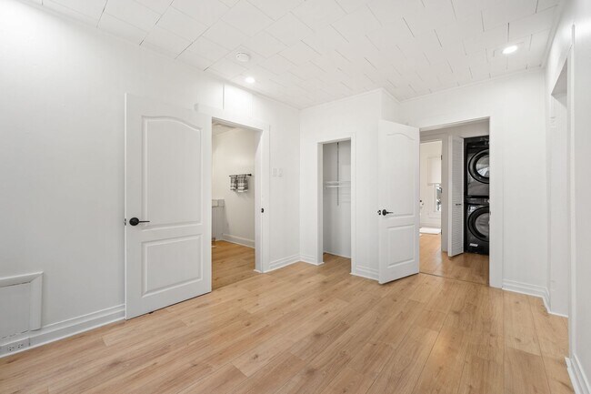 Building Photo - 3be/2ba Premium House Round the Corner fro...